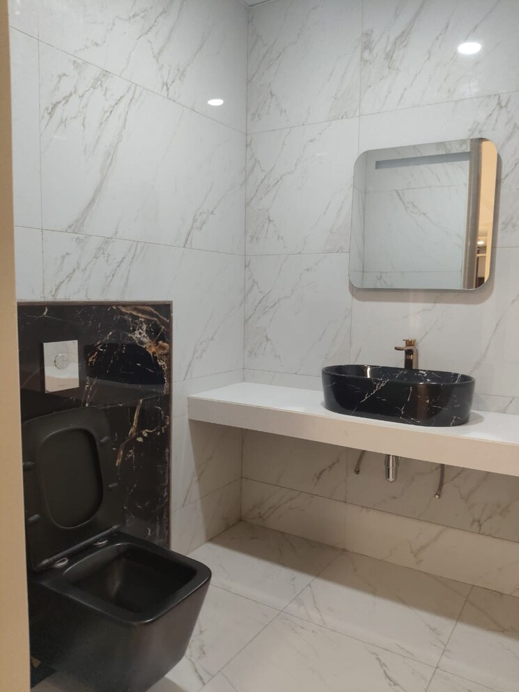 Bathroom, sri-fortune-sonthalia-sky-villas 4 Bedroom 7333 Sq.Ft. Apartment In Kokapet Hyderabad 8797086