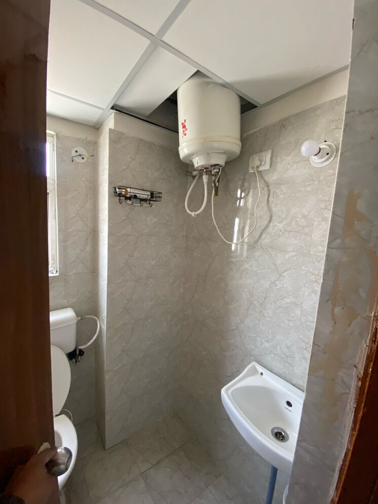 Bathroom, sector 11 4 Bedroom 500 Sq.Yd. Builder Floor In Sector 11 Faridabad 8797135