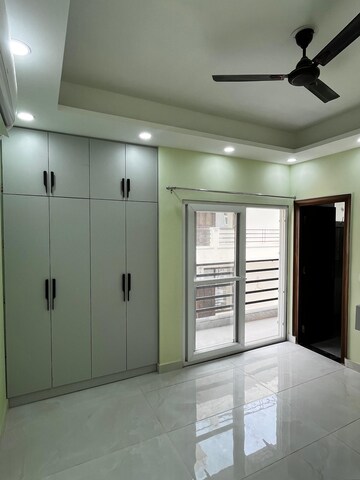 Building Lobby in 3 BHK Builder Floor at SS Mayfield Gardens, Sector 51 – for Rent