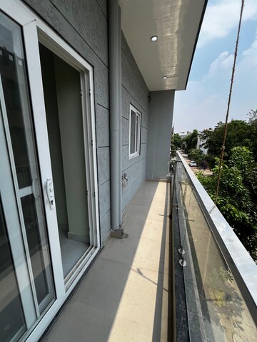 Balcony in 3 BHK Builder Floor at SS Mayfield Gardens, Sector 51 – for Rent
