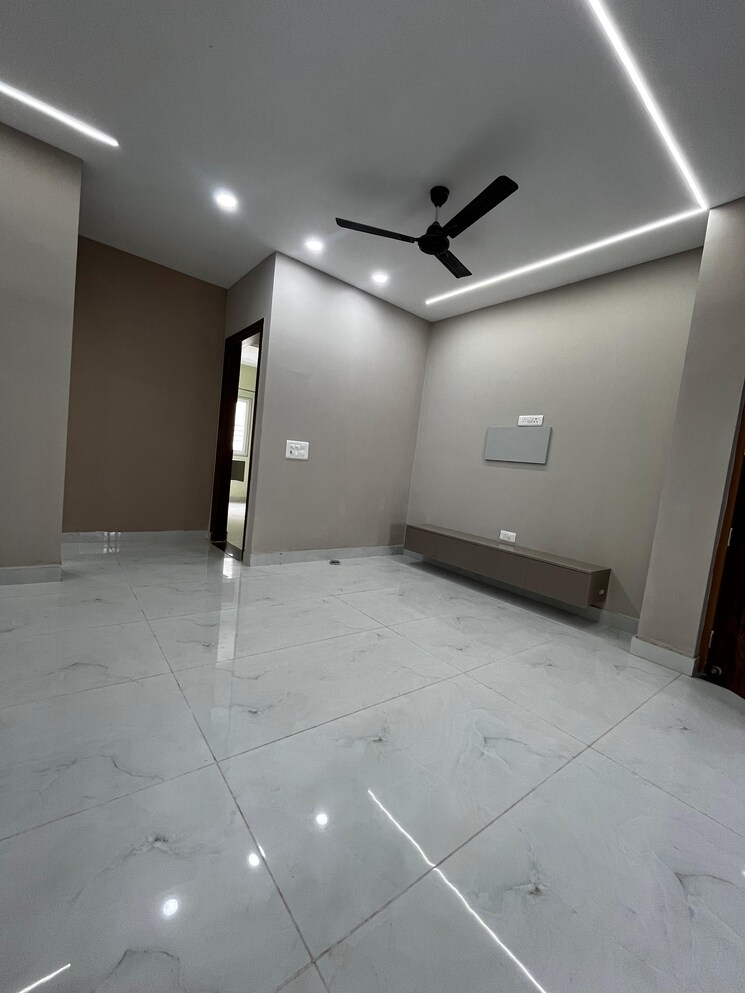 Room, ss-mayfield-gardens 3 Bedroom 2100 Sq.Ft. Builder Floor In Sector 51 Gurgaon 8797126