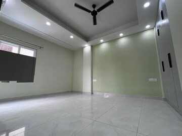 Room in 3 BHK Builder Floor at SS Mayfield Gardens, Sector 51 – for Rent