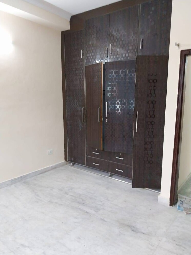 Room, sector 23 2 Bedroom 1729 Sq.Ft. Builder Floor In Sector 23 Gurgaon 8797125