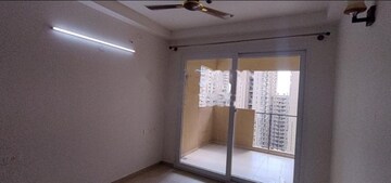 Room in 3.5 BHK Apartment at Bhartiya Nikoo Homes, Thanisandra Main Road – for Sale