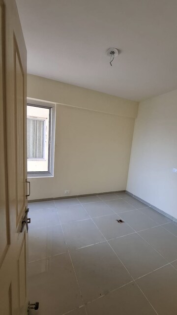 Room in 2 BHK Apartment at Wave Dream Homes, Wave City – for Rent