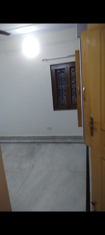 Room in 1 BHK Builder Floor at Rohini Sector 7 – for Rent