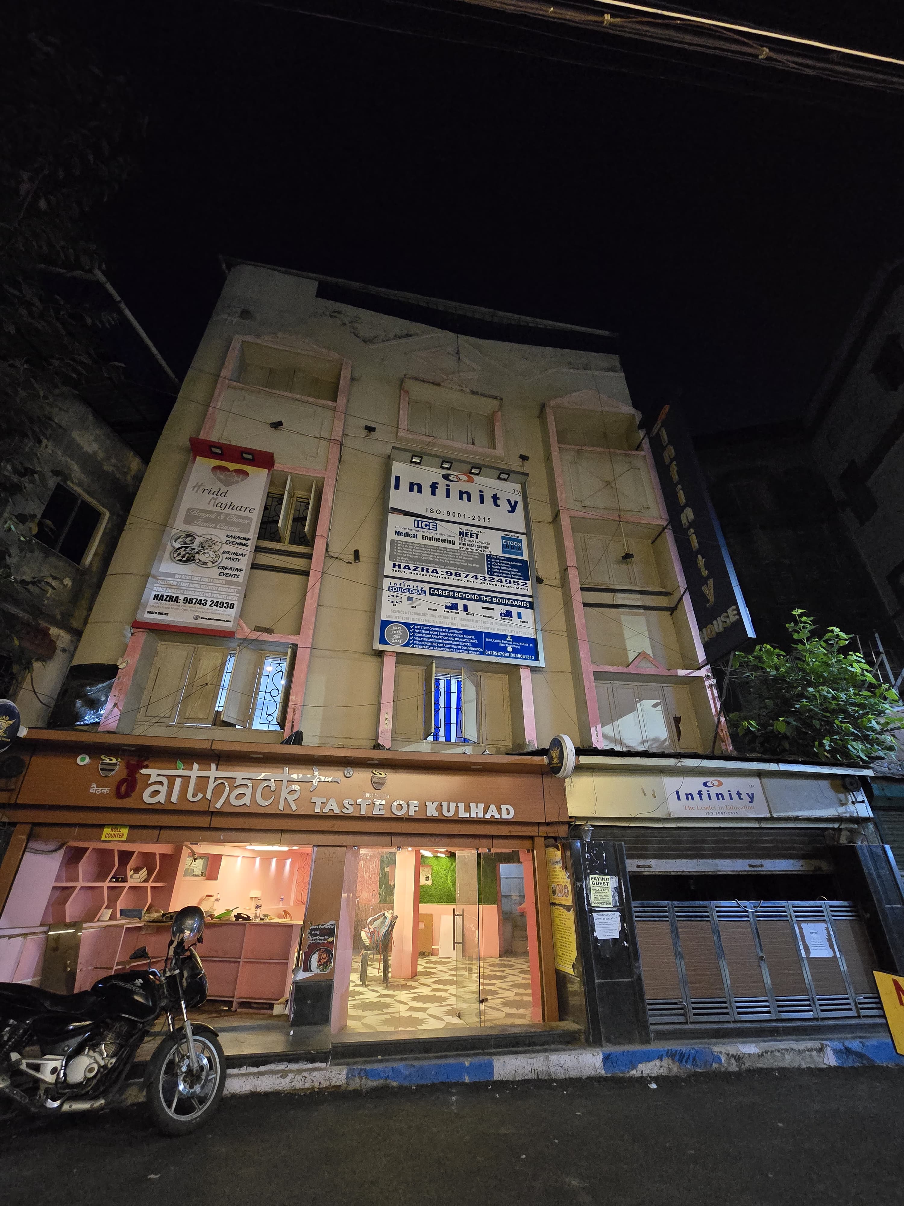 Showroom For Rent in Hazra Road