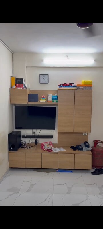 Furnished Amenities in 1 BHK Apartment at Yash Apartment Tardeo, Tardeo – for Rent
