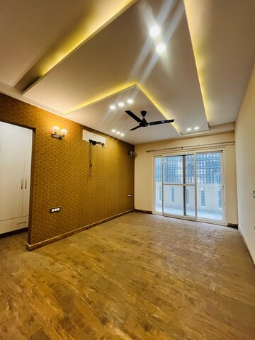 Room in 3 BHK Builder Floor at SS Southend Floors, South City 2 – for Rent