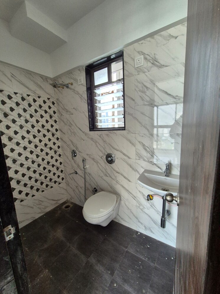 Bathroom, uk-iridium 1 Bedroom 410 Sq.Ft. Apartment In Kandivali East Mumbai 8797175