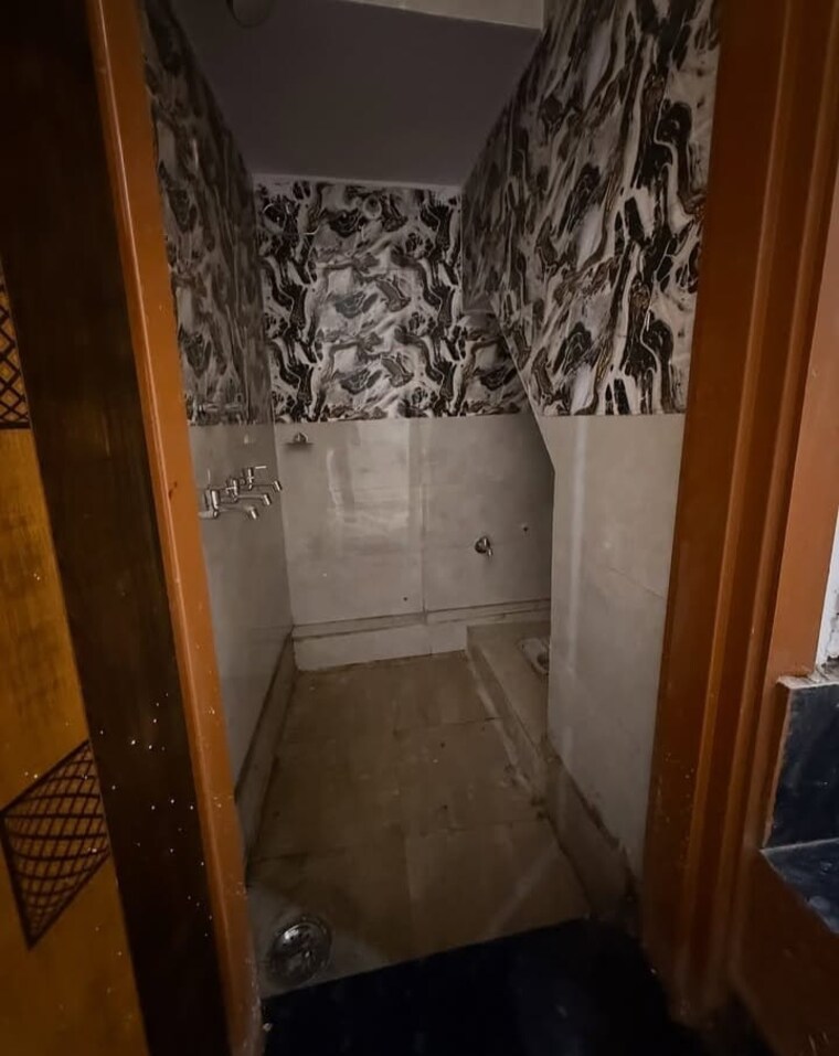 Bathroom, sector 34 2.5 Bedroom 2700 Sq.Ft. Builder Floor In Sector 34 Faridabad 8797193