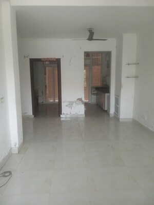 Room in 3 BHK Villa at Amrapali Leisure Valley, Tech Zone 4 Greater Noida – for Sale
