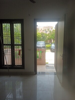 Room in 3 BHK Villa at Amrapali Leisure Valley, Tech Zone 4 Greater Noida – for Sale