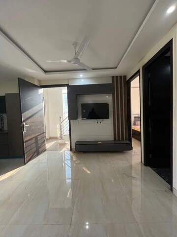 Building Lobby in 3 BHK Builder Floor at Sector 57 – for Sale