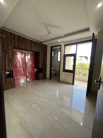 Room in 3 BHK Builder Floor at Sector 57 – for Sale