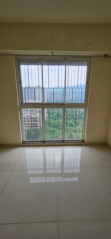 Room in 1 BHK Apartment at Godrej Tranquil, Kandivali East – for Rent
