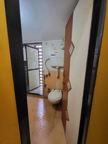 Furnished Amenities in 1 BHK Apartment at Goregaon West – for Sale