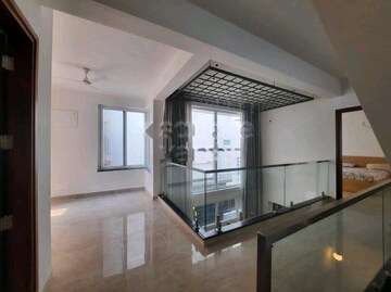 Room in 4 BHK Apartment at Kokapet – for Rent