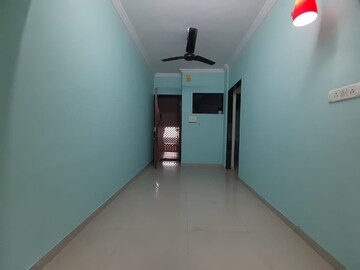 Room in 2 BHK Apartment at Sai Baba Complex Goregaon, Goregaon East – for Rent