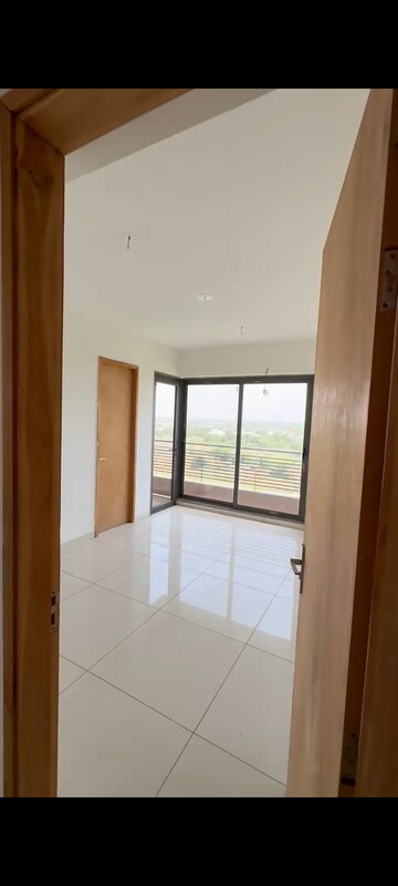 Room in 3 BHK Apartment at Supercity Lifestyle Township, Science City – for Rent