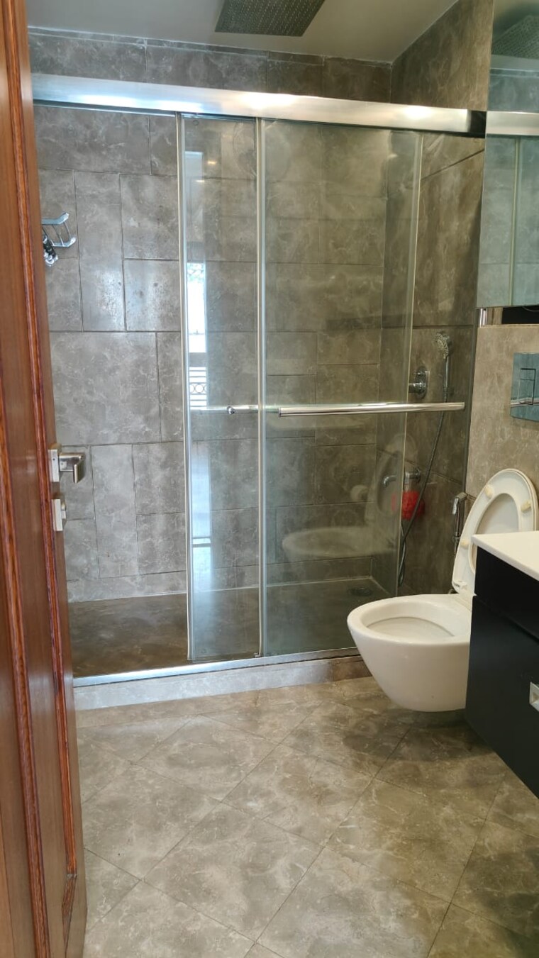 Bathroom, sarvapriya vihar 3 Bedroom 2000 Sq.Ft. Builder Floor In Sarvapriya Vihar Delhi 8797359