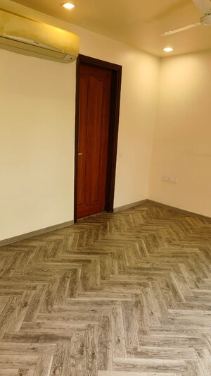 Room in 3 BHK Builder Floor at Sarvapriya Vihar – for Sale