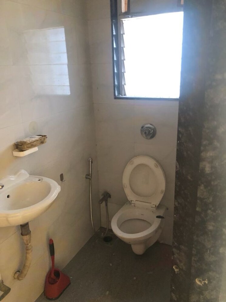 Bathroom, kapil-bayview 2 Bedroom 613 Sq.Ft. Apartment In Mazgaon Mumbai 8797372