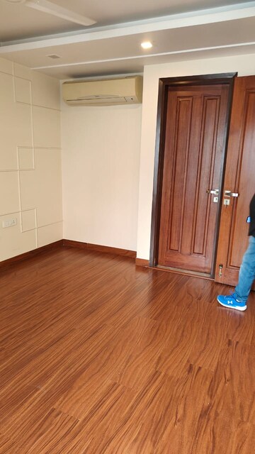 Room in 3 BHK Builder Floor at Sarvapriya Vihar – for Rent