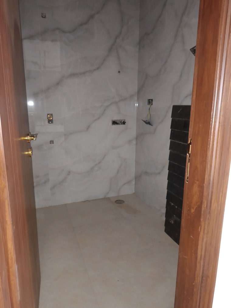 Bathroom, sector 85 4 Bedroom 350 Sq.Yd. Builder Floor In Sector 85 Faridabad 8797381