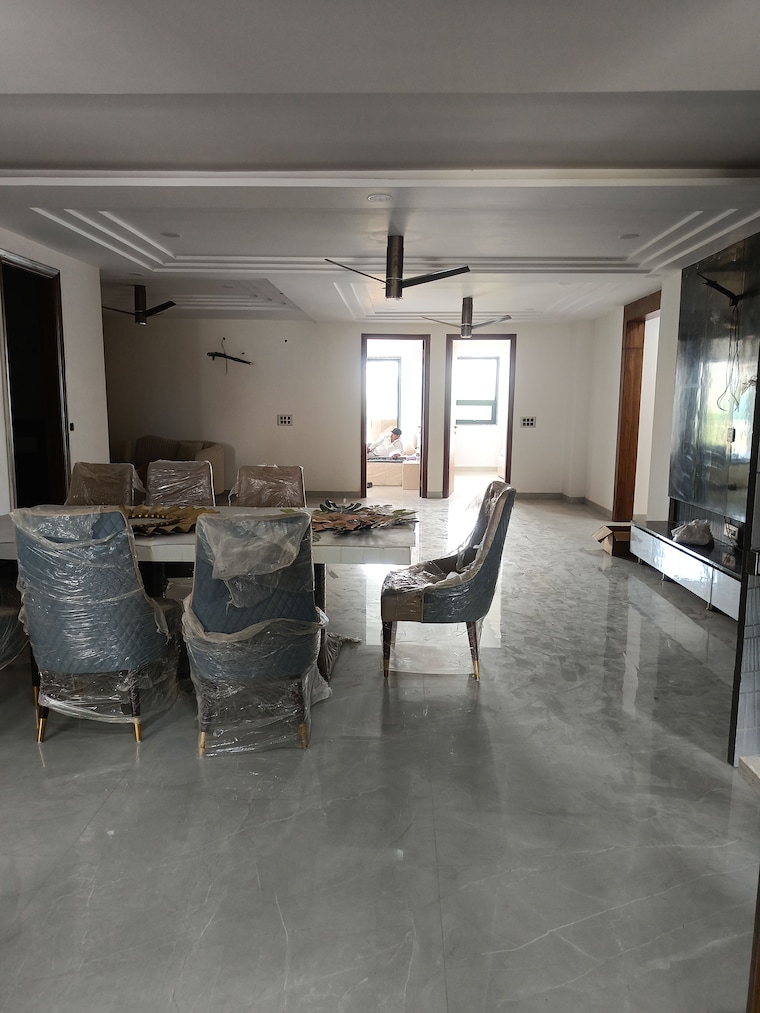  Parking, sector 85 4 Bedroom 350 Sq.Yd. Builder Floor In Sector 85 Faridabad 8797381