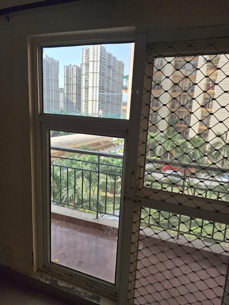 Room, aims-golf-city 3 Bedroom 1350 Sq.Ft. Apartment In Sector 75 Noida 8797413