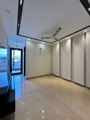 Room in 4 BHK Builder Floor at Sector 52 – for Sale