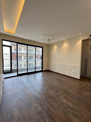 Room in 4 BHK Builder Floor at Sector 52 – for Sale