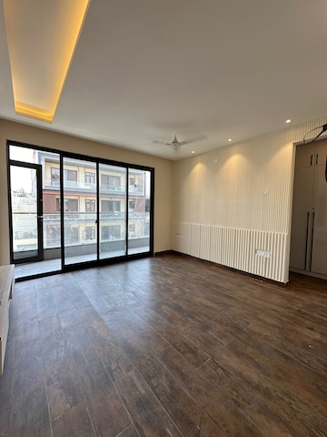 Room in 4 BHK Builder Floor at Sector 52 – for Sale