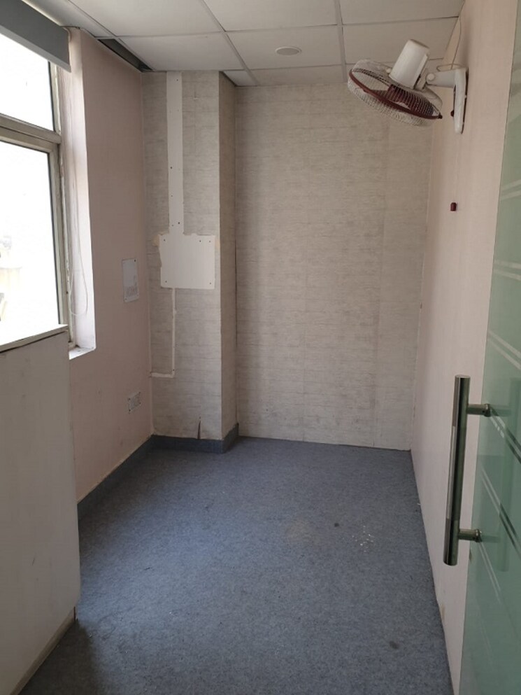 Bathroom, sector 63 Commercial Office Space 2700 Sq.Ft. In Sector 63 Noida 8797344