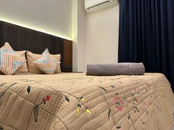 Bedroom in 4 BHK Apartment at Conscient Heritage Max, Sector 102 – for Rent