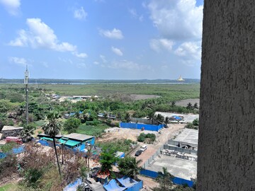Master Bedroom in 2 BHK Apartment at Gurukrupa Marina Enclave, Malad West – for Rent