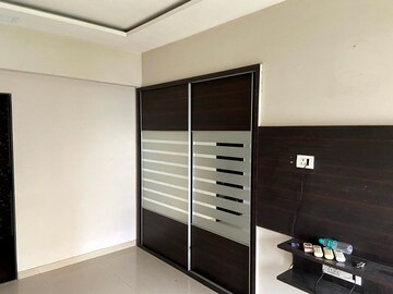Room in 3 BHK Apartment at Nellai Heights, Chembur – for Rent
