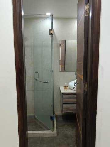 Bathroom in 3 BHK Apartment at DLF Atria, Dlf Phase ii – for Rent