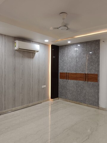 Room in 3 BHK Apartment at DLF Atria, Dlf Phase ii – for Rent