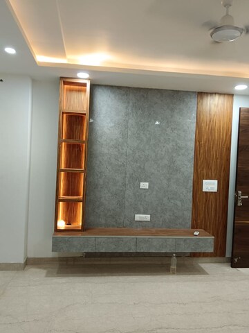 Room in 3 BHK Apartment at DLF Atria, Dlf Phase ii – for Rent
