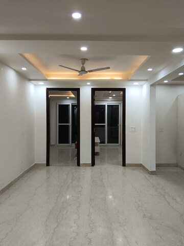 Building Lobby in 3 BHK Apartment at DLF Atria, Dlf Phase ii – for Rent