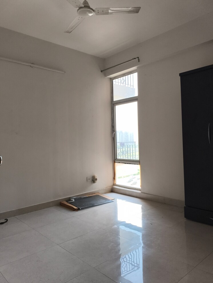 Room, signature-global-andour-height 2 Bedroom 600 Sq.Ft. Apartment In Sector 71 Gurgaon 8797507