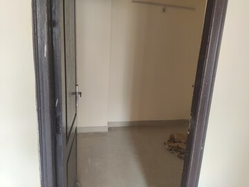 Room in 3.5 BHK Apartment at Aims Golf City, Sector 75 – for Sale