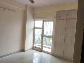 Room in 3.5 BHK Apartment at Aims Golf City, Sector 75 – for Sale
