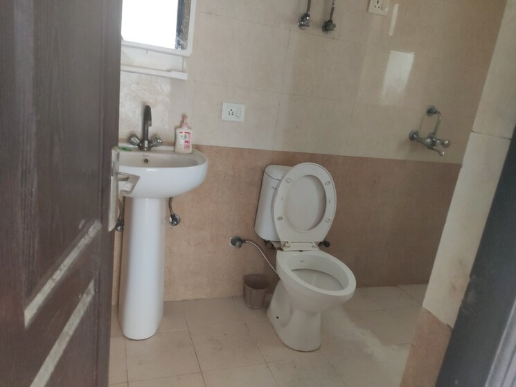 Bathroom, aims-golf-city 3.5 Bedroom 1550 Sq.Ft. Apartment In Sector 75 Noida 8797502