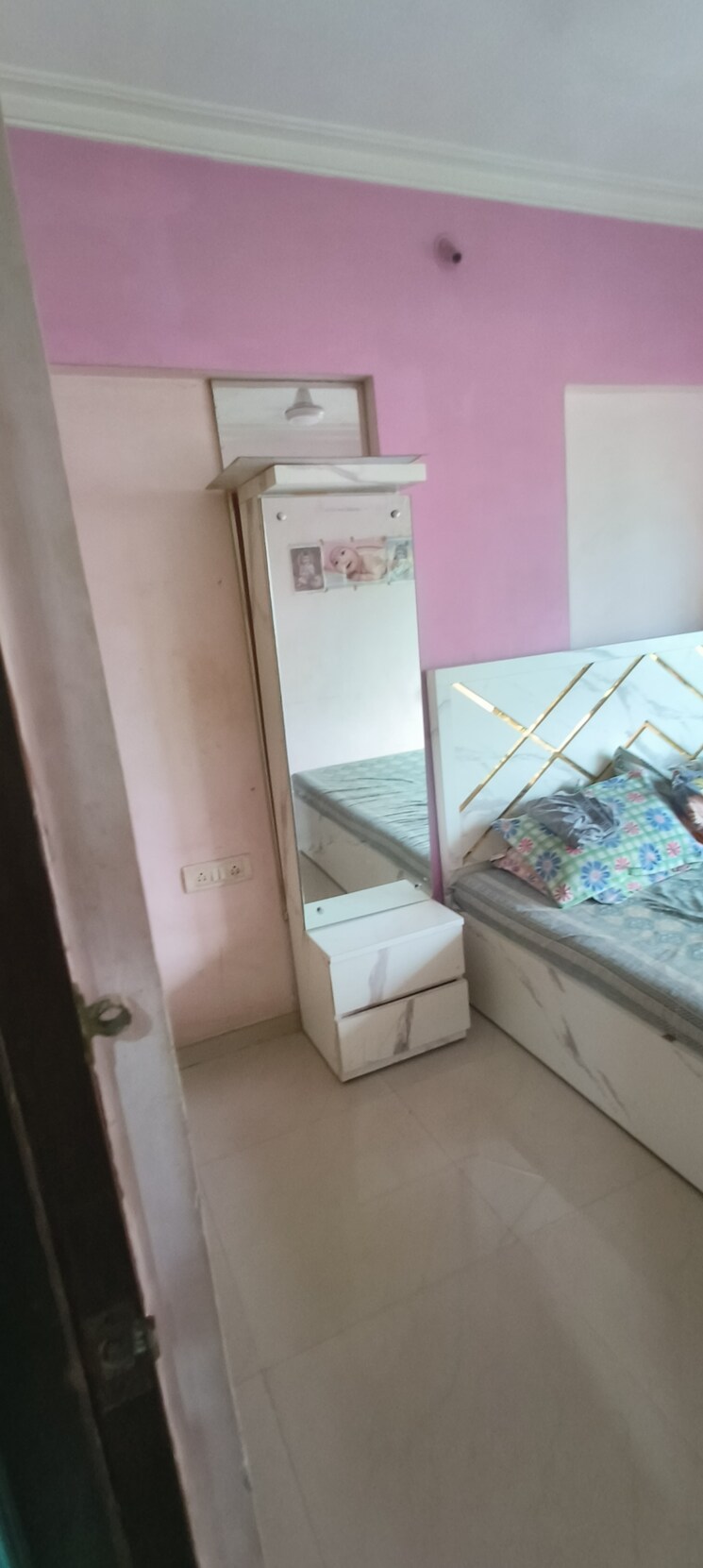 Room, borivali west 1 Bedroom 450 Sq.Ft. Apartment In Borivali West Mumbai 8797519