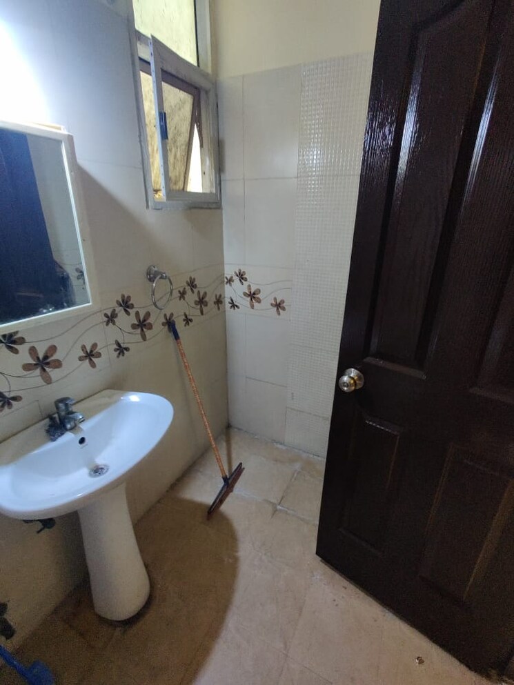 Bathroom, prateek-wisteria 3.5 Bedroom 1385 Sq.Ft. Apartment In Sector 77 Noida 8797579
