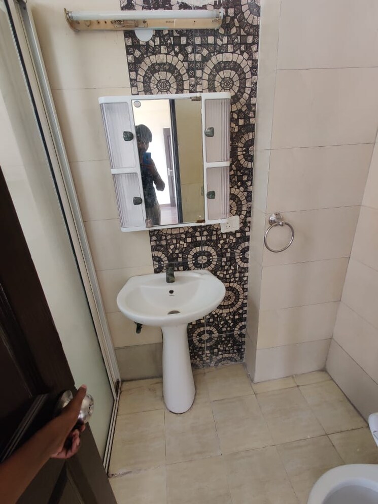 Bathroom, prateek-wisteria 3.5 Bedroom 1385 Sq.Ft. Apartment In Sector 77 Noida 8797579