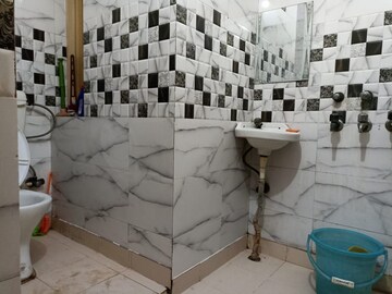 Bathroom in 2 BHK Apartment at Arun Vihar Sector 37, Sector 37 – for Rent
